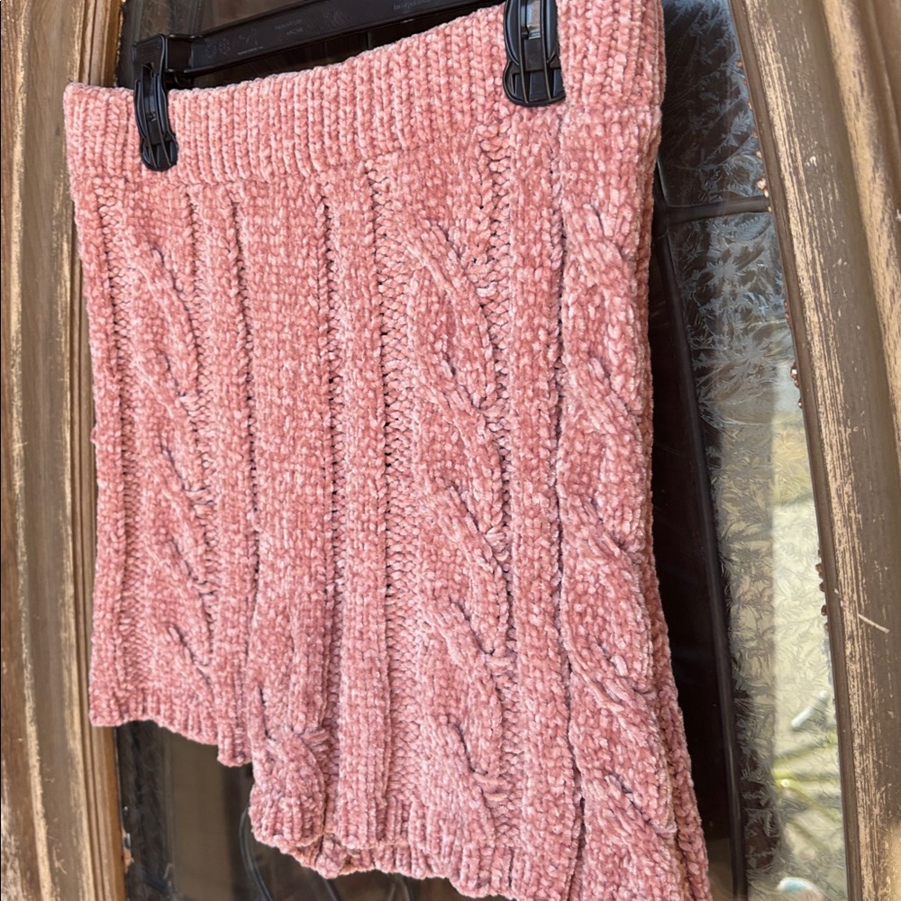 FASHION-NOVA HIGH RISE CHENILLE  SHORTS! small - Picture 2 of 4